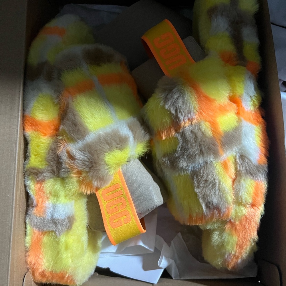 UGG women’s Fluffy Slide Slippers - Yellow and Orange
